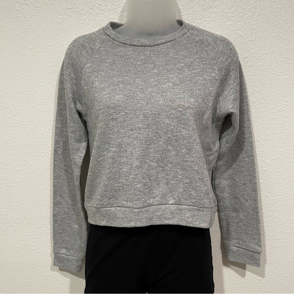 forever 21 grey crewneck fleece sweater sweatshirt long sleeve top shirt